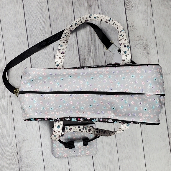 Betsey Johnson Weekender Floral Matching Wristlet - Picture 6 of 16